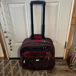 Baggallini rolling carry-on tote